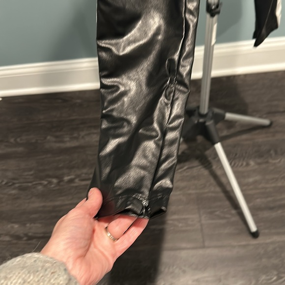 DAVID LERNER black liquid leggings, white stripe sides, zipper ankles Size S - Picture 8 of 10